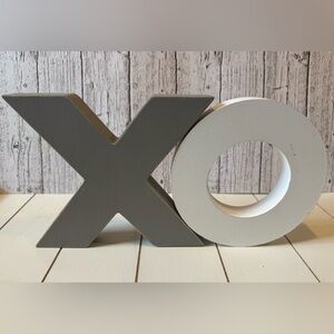 XO Wooden Valentine’s Day Decor Grey & White